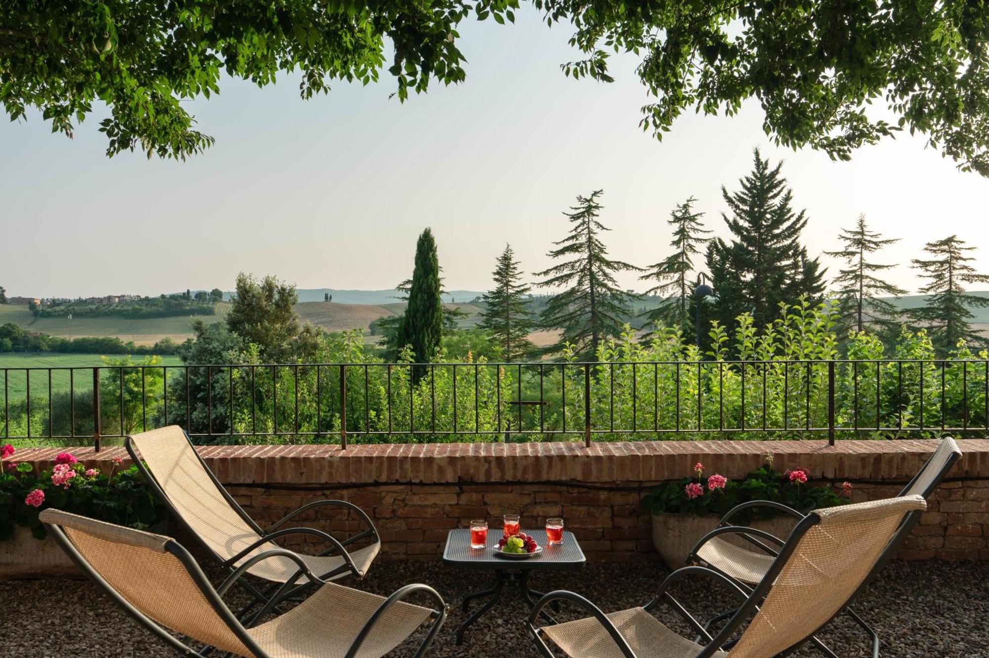 Hotel Ristorante Borgo Antico Monteroni d'Arbia Exterior photo