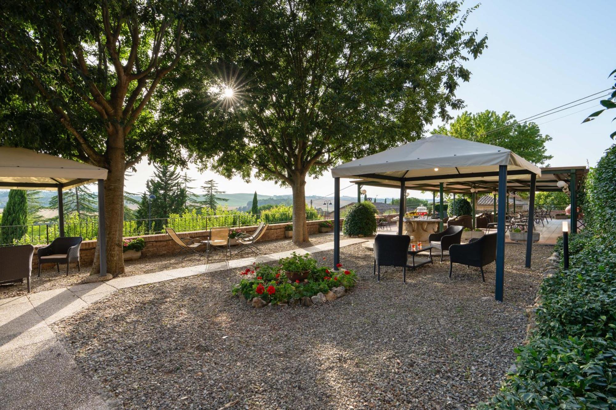 Hotel Ristorante Borgo Antico Monteroni d'Arbia Exterior photo