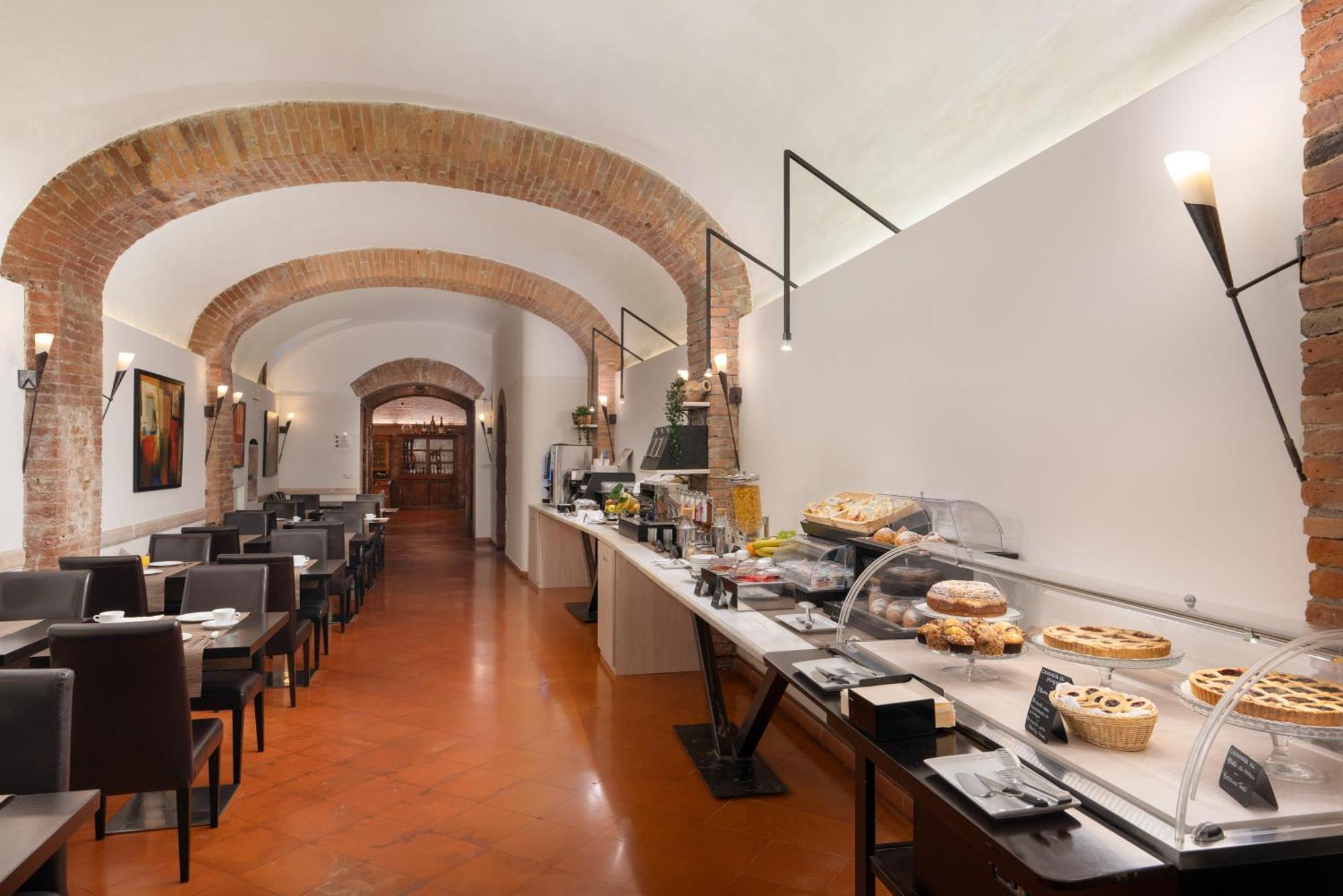 Hotel Ristorante Borgo Antico Monteroni d'Arbia Exterior photo