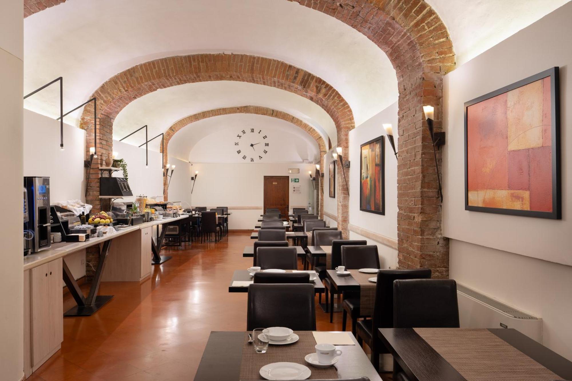 Hotel Ristorante Borgo Antico Monteroni d'Arbia Exterior photo