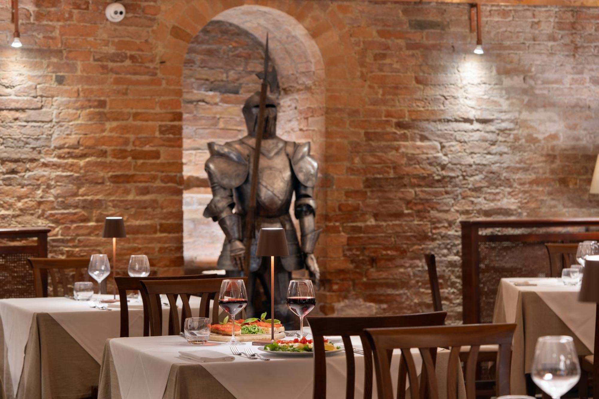 Hotel Ristorante Borgo Antico Monteroni d'Arbia Exterior photo