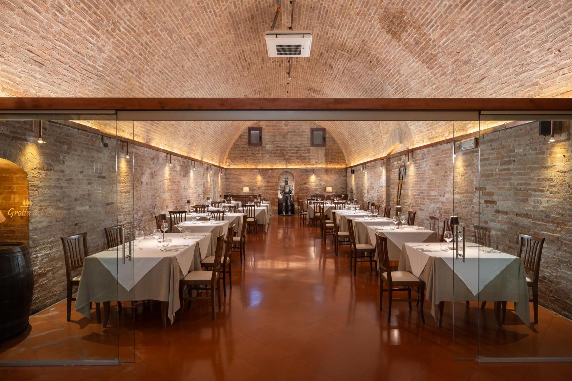 Hotel Ristorante Borgo Antico Monteroni d'Arbia Exterior photo