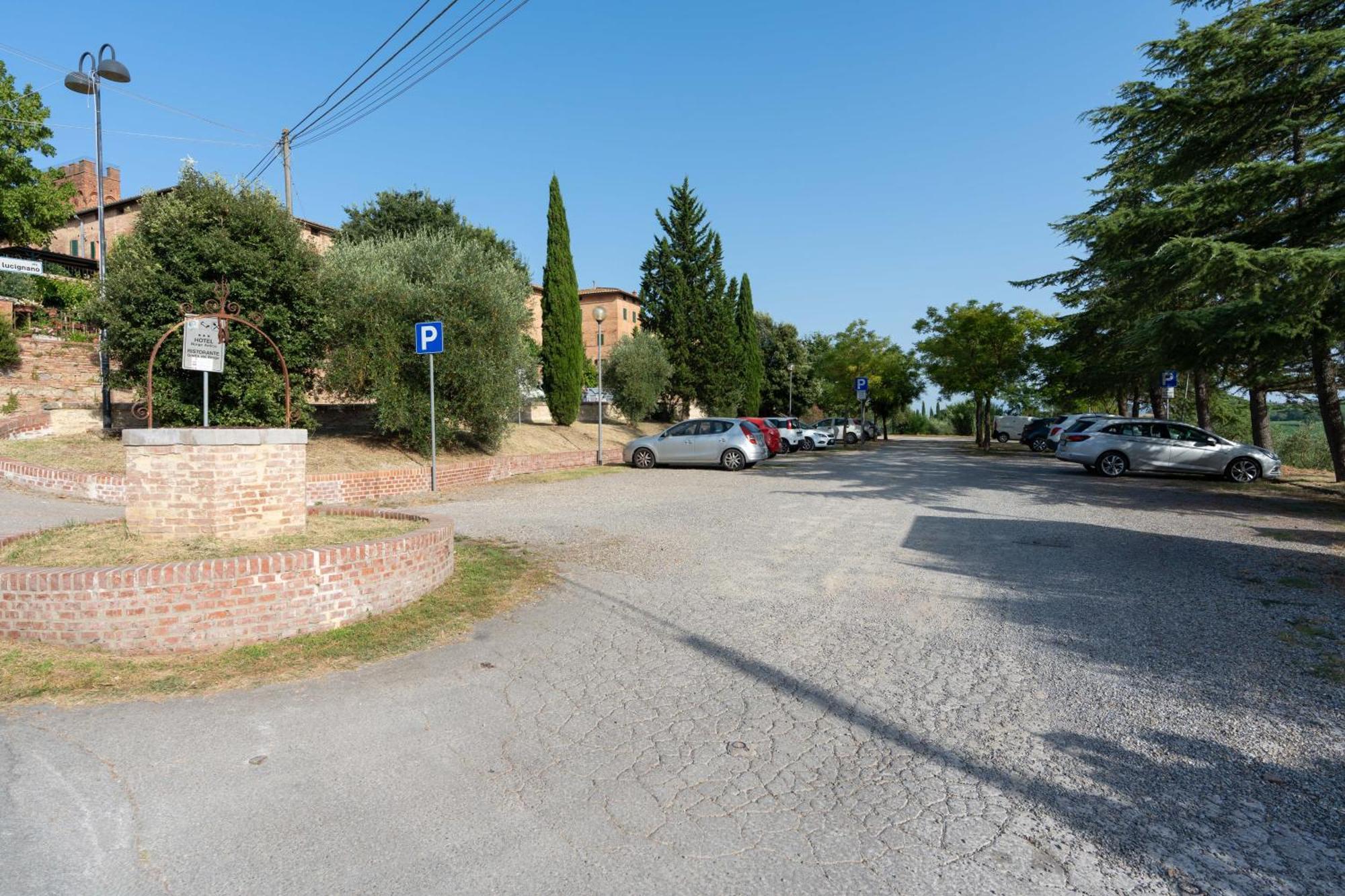 Hotel Ristorante Borgo Antico Monteroni d'Arbia Exterior photo