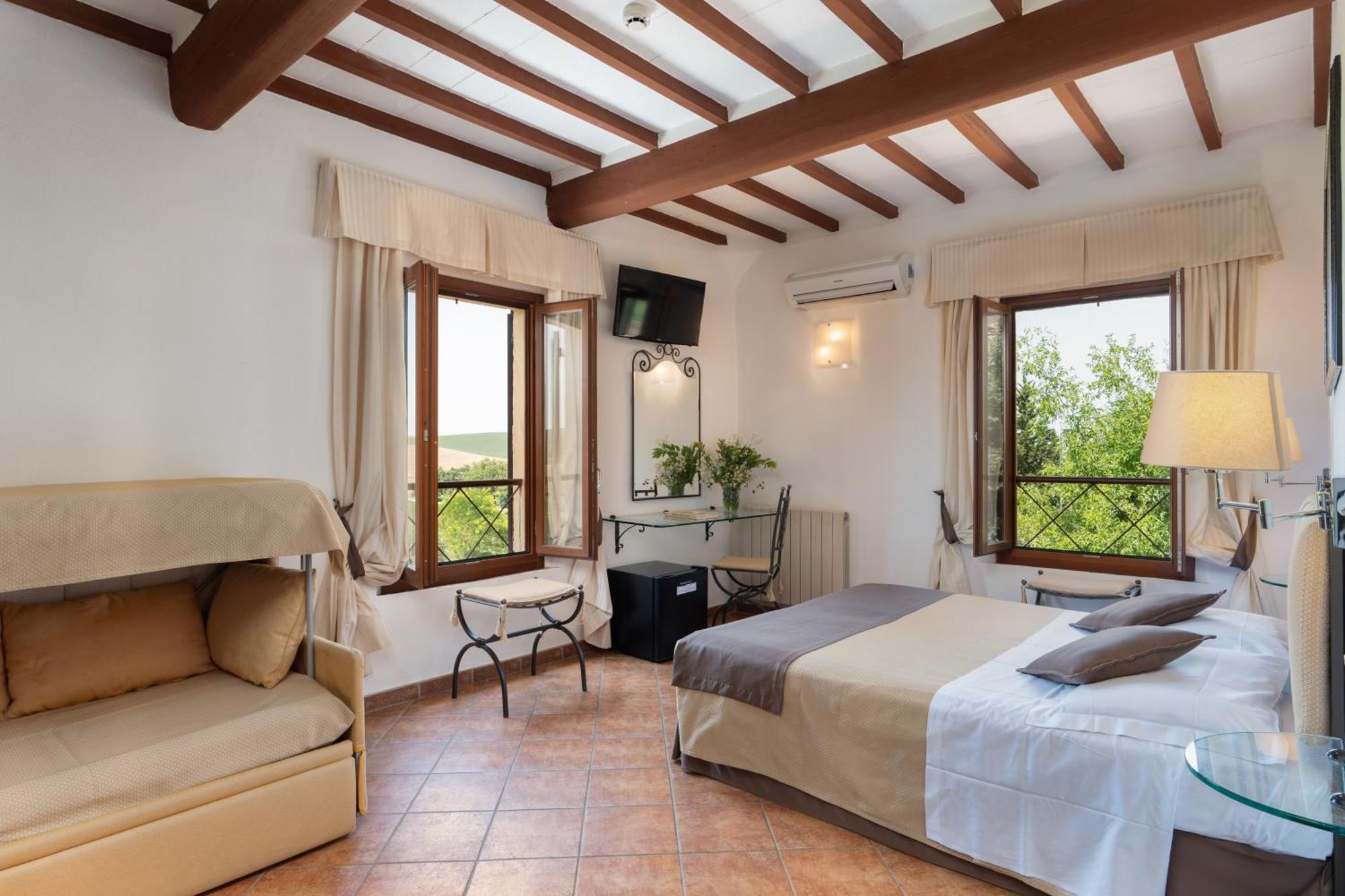 Hotel Ristorante Borgo Antico Monteroni d'Arbia Exterior photo