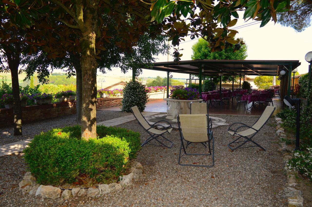 Hotel Ristorante Borgo Antico Monteroni d'Arbia Exterior photo