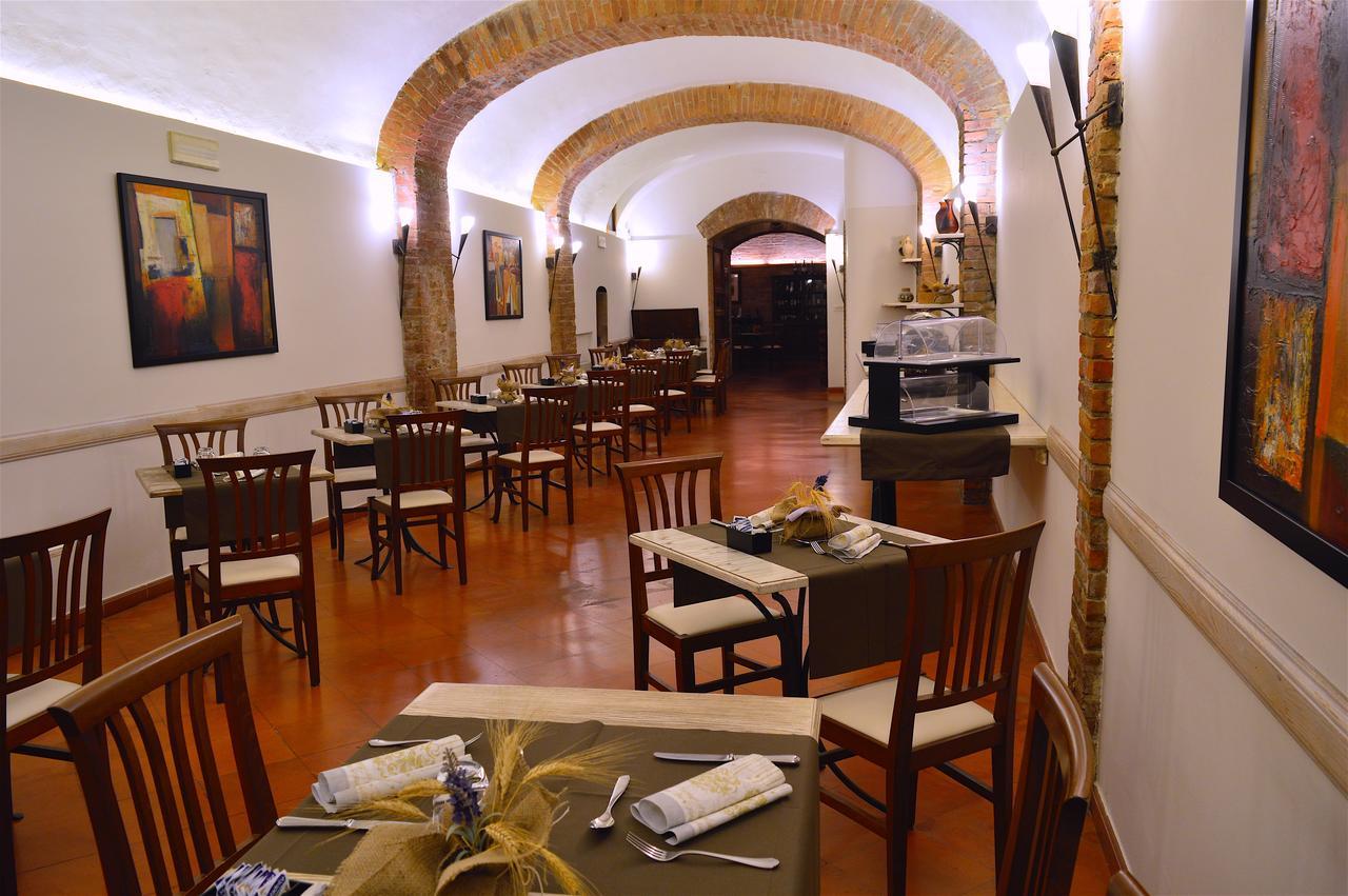 Hotel Ristorante Borgo Antico Monteroni d'Arbia Exterior photo